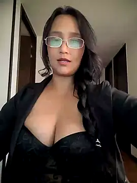 Esmeralda333 online show from August 5, 2026, 1:03 pm