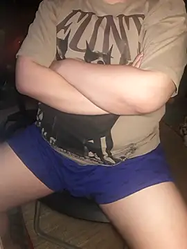 Snapshot of MinhTuan2002 chatting on October 4, 2025, 9:35 pm MinhTuan2002 online show from October 4, 2025, 9:35 pm