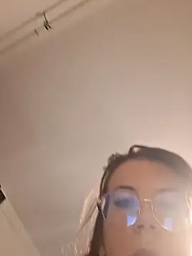 Snapshot of Anayssa_ chatting on October 2, 2025, 12:23 pm Anayssa online show from October 2, 2025, 12:23 pm