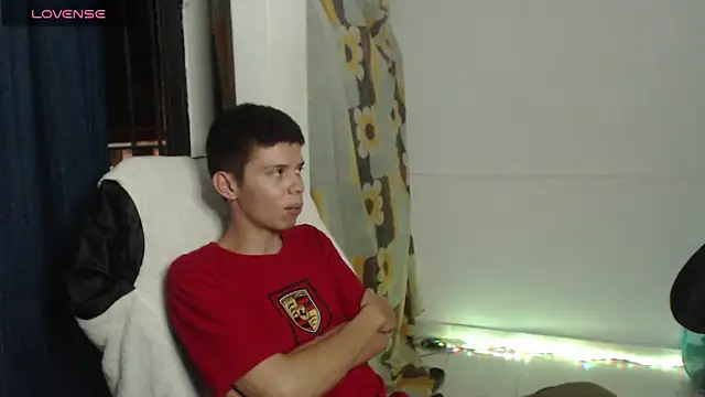 Snapshot of JhoanVelezModel chatting on October 15, 2025, 2:01 am JhoanVelezModel online show from October 15, 2025, 2:01 am