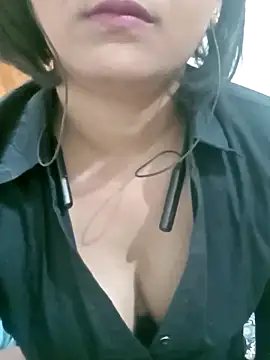 Snapshot of Queen_Kushi4 chatting on April 27, 2026, 7:45 pm Queen Kushi4 online show from April 27, 2026, 7:45 pm