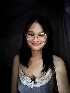 saronla 03 online show from November 9, 2025, 1:42 pm