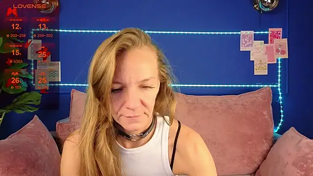 Jesica mooon online show from September 25, 2025, 1:31 am