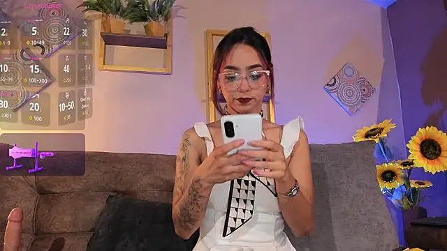 Snapshot of RACHELRUIZ chatting on October 9, 2025, 3:21 pm RACHELRUIZ online show from October 9, 2025, 3:21 pm