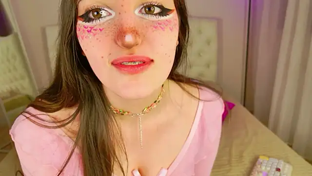 Snapshot of kamila_blush chatting on February 1, 2026, 1:37 am kamila blush online show from February 1, 2026, 1:37 am