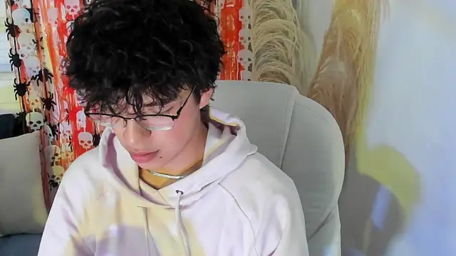 Snapshot of miilo_wolf chatting on October 9, 2025, 12:14 pm miilo wolf online show from October 9, 2025, 12:14 pm