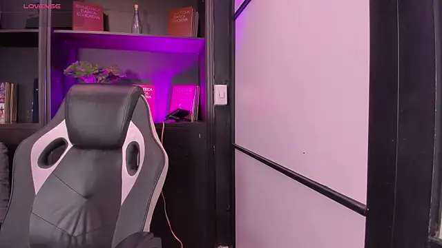 SamaraAnders  online show from November 30, 2025, 5:33 am