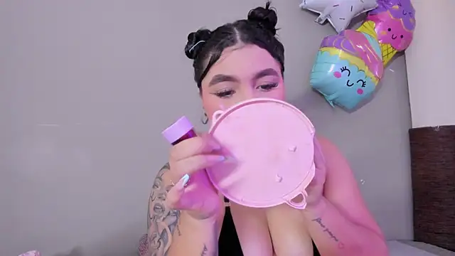 Snapshot of melody_blossom_ chatting on November 4, 2025, 8:08 pm melody blossom online show from November 4, 2025, 8:08 pm