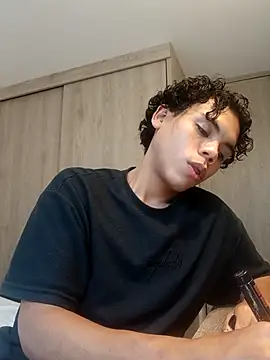 Snapshot of FunJade chatting on November 13, 2025, 8:41 pm FunJade online show from November 13, 2025, 8:41 pm