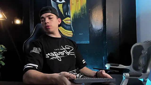 Eryonbradley online show from November 4, 2025, 11:20 am