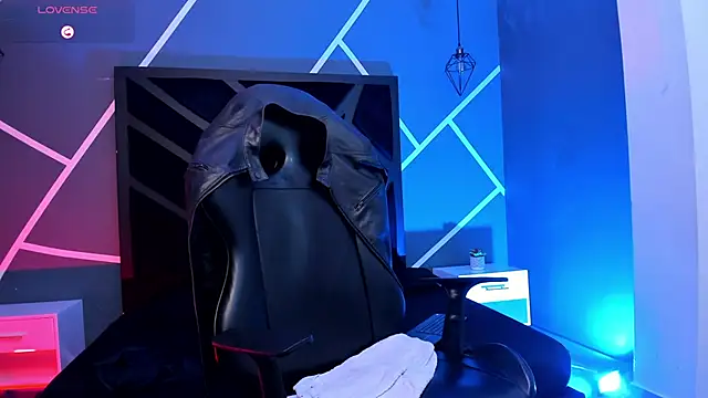 Eryonbradley online show from December 13, 2025, 7:53 pm