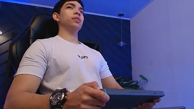 Eryonbradley online show from March 3, 2026, 11:27 am