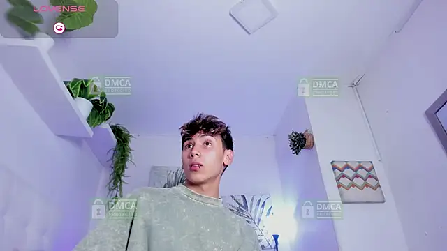 Snapshot of Twinkie_Hung chatting on November 19, 2025, 9:26 pm Twinkie Hung online show from November 19, 2025, 9:26 pm