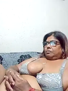 Snapshot of mileesha chatting on October 23, 2025, 8:18 pm mileesha online show from October 23, 2025, 8:18 pm