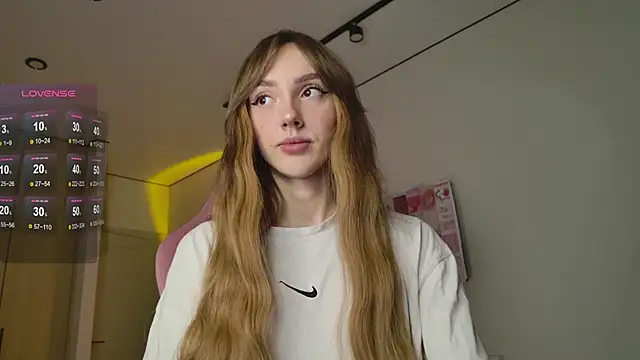 Snapshot of Lunainnk chatting on October 11, 2025, 9:57 pm Lunainnk online show from October 11, 2025, 9:57 pm