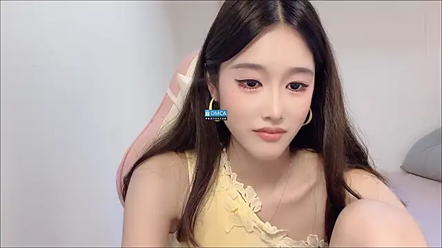 Snapshot of R_R6 chatting on September 14, 2025, 7:35 pm R R6 online show from September 14, 2025, 7:35 pm