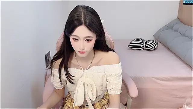 Snapshot of R_R6 chatting on November 4, 2025, 6:01 am R R6 online show from November 4, 2025, 6:01 am