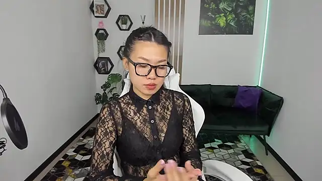 Snapshot of LunaPurrr chatting on October 16, 2025, 3:40 am LunaPurrr online show from October 16, 2025, 3:40 am