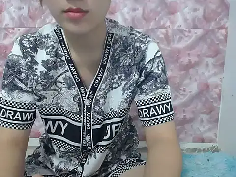 Snapshot of Linda-24 chatting on October 19, 2025, 12:50 pm Linda-24 online show from October 19, 2025, 12:50 pm