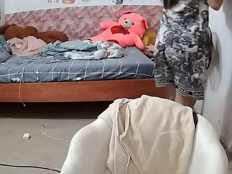 Snapshot of Linda-24 chatting on October 23, 2025, 10:19 pm Linda-24 online show from October 23, 2025, 10:19 pm