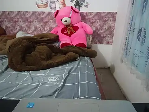 Snapshot of Linda-24 chatting on November 2, 2025, 8:06 am Linda-24 online show from November 2, 2025, 8:06 am