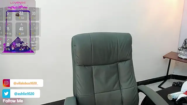 MiaVillalobos online show from October 22, 2025, 11:43 am