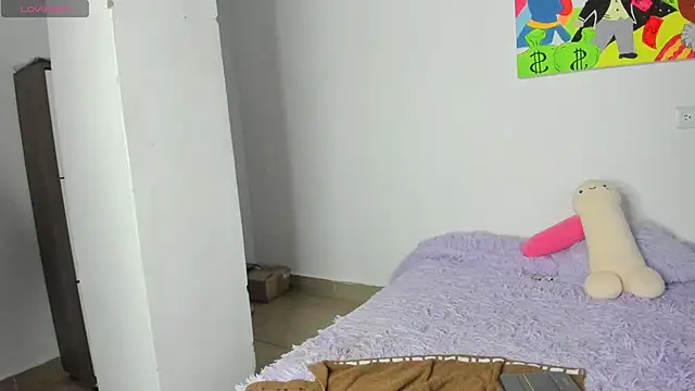 MiaVillalobos online show from February 4, 2026, 11:20 pm