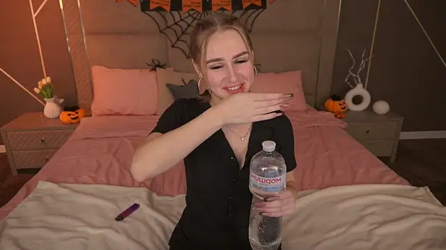 GabriellaJass online show from November 3, 2025, 9:32 am