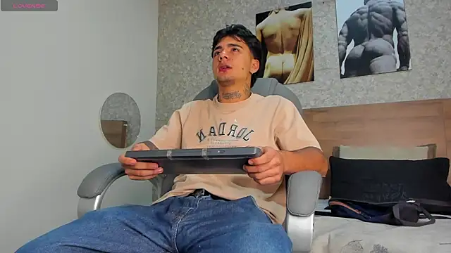 JamesDeker online show from October 13, 2025, 10:10 pm