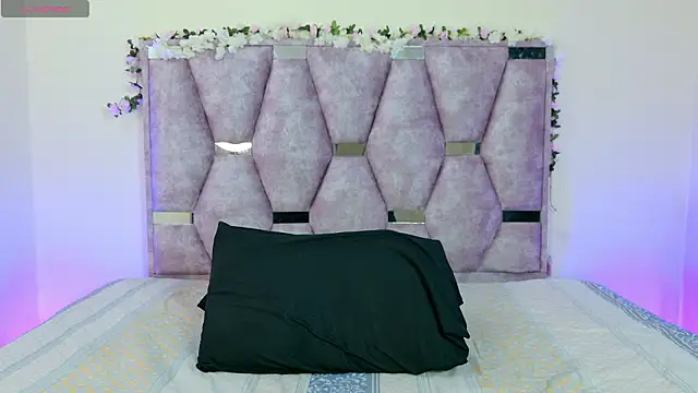 lana and liam  online show from February 11, 2026, 10:09 am