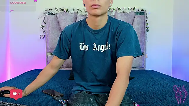 lana and liam  online show from March 13, 2026, 11:17 am