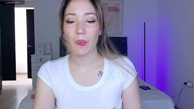 Eliih 01 online show from September 17, 2025, 5:47 pm