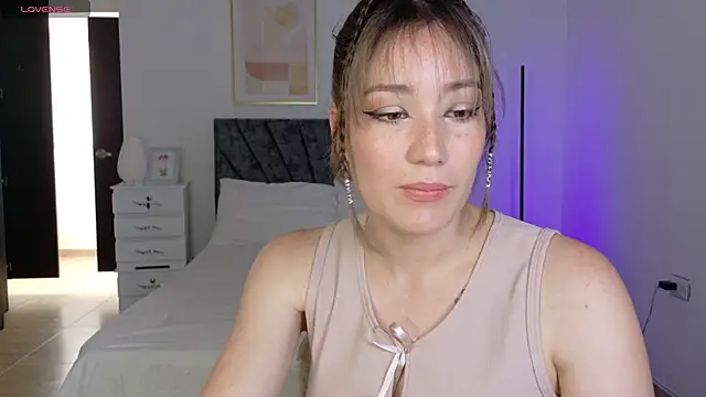 Eliih 01 online show from September 18, 2025, 3:58 pm