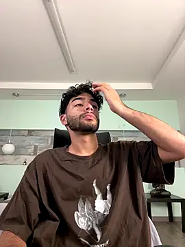 RaphaelDufort online show from December 4, 2025, 5:43 pm