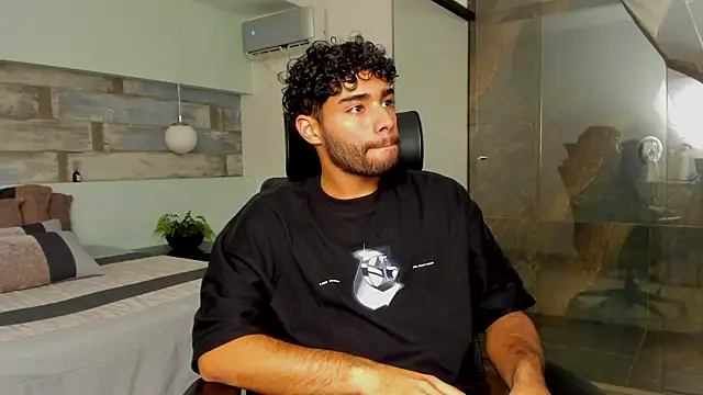 RaphaelDufort online show from December 18, 2025, 5:52 pm