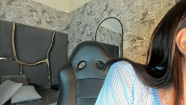 Snapshot of KathaMyer chatting on November 6, 2025, 5:14 pm KathaMyer online show from November 6, 2025, 5:14 pm