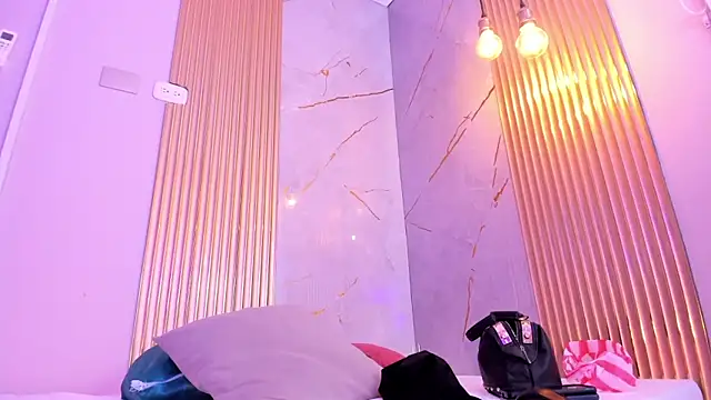 Ivone Rose  online show from November 12, 2025, 12:27 pm