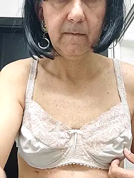 Emily de Carla online show from October 13, 2025, 6:35 am