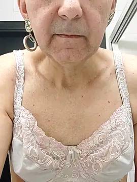 Emily de Carla online show from December 18, 2025, 7:36 am