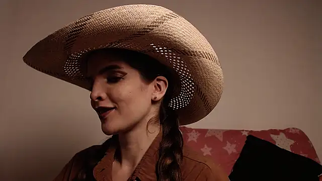 Snapshot of Alahia_skyy chatting on October 16, 2025, 9:32 am Alahia skyy online show from October 16, 2025, 9:32 am