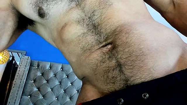 Snapshot of latinhotmuscle chatting on January 19, 2026, 1:31 am latinhotmuscle online show from January 19, 2026, 1:31 am