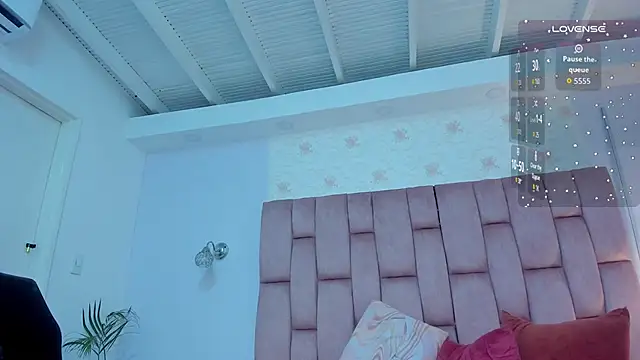 aishathornee online show from September 18, 2025, 9:22 am