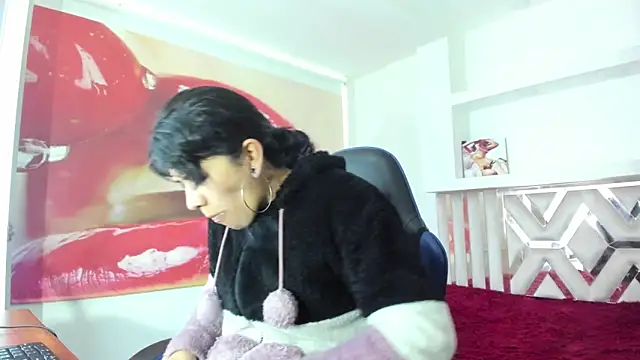 Snapshot of Raven_Rouge_ chatting on October 3, 2025, 10:51 pm Raven Rouge online show from October 3, 2025, 10:51 pm