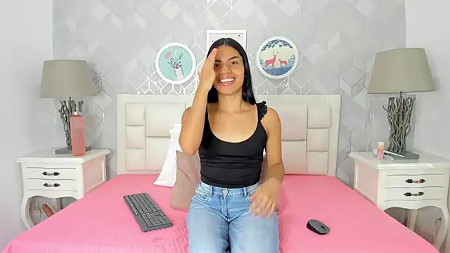 naia cox online show from October 25, 2025, 3:47 am