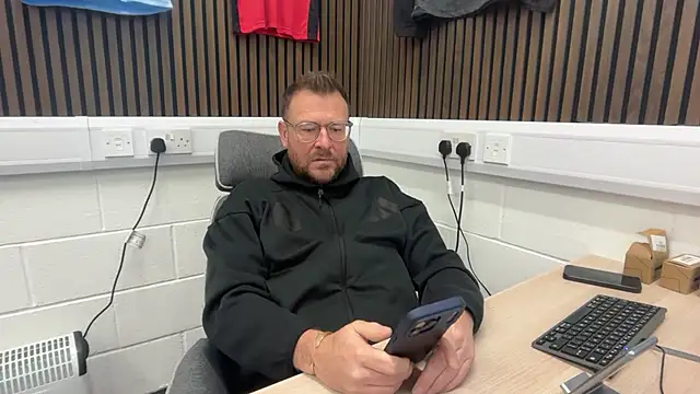 Snapshot of bilf1978 chatting on February 16, 2026, 6:42 am bilf1978 online show from February 16, 2026, 6:42 am