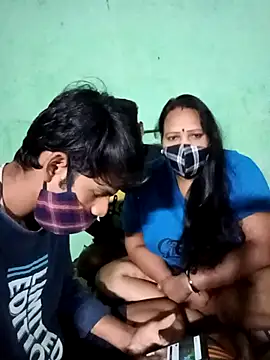 Snapshot of LoveOnStream chatting on October 11, 2025, 12:10 am LoveOnStream online show from October 11, 2025, 12:10 am