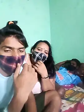 Snapshot of LoveOnStream chatting on October 15, 2025, 4:51 pm LoveOnStream online show from October 15, 2025, 4:51 pm