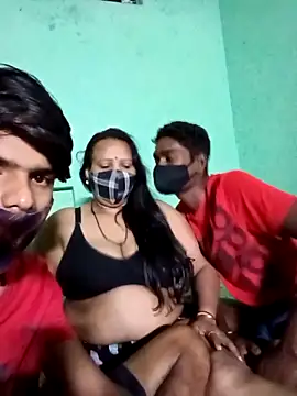 Snapshot of LoveOnStream chatting on October 16, 2025, 5:03 pm LoveOnStream online show from October 16, 2025, 5:03 pm