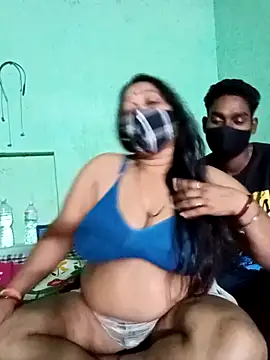 Snapshot of LoveOnStream chatting on October 23, 2025, 12:04 pm LoveOnStream online show from October 23, 2025, 12:04 pm