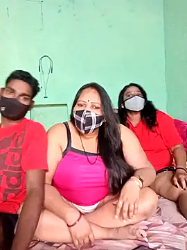 Snapshot of LoveOnStream chatting on October 31, 2025, 10:49 am LoveOnStream online show from October 31, 2025, 10:49 am